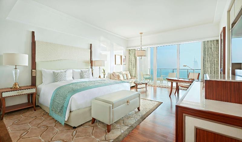 Overnight Stay in Palm Jumeirah with Breakfast at The View for Two