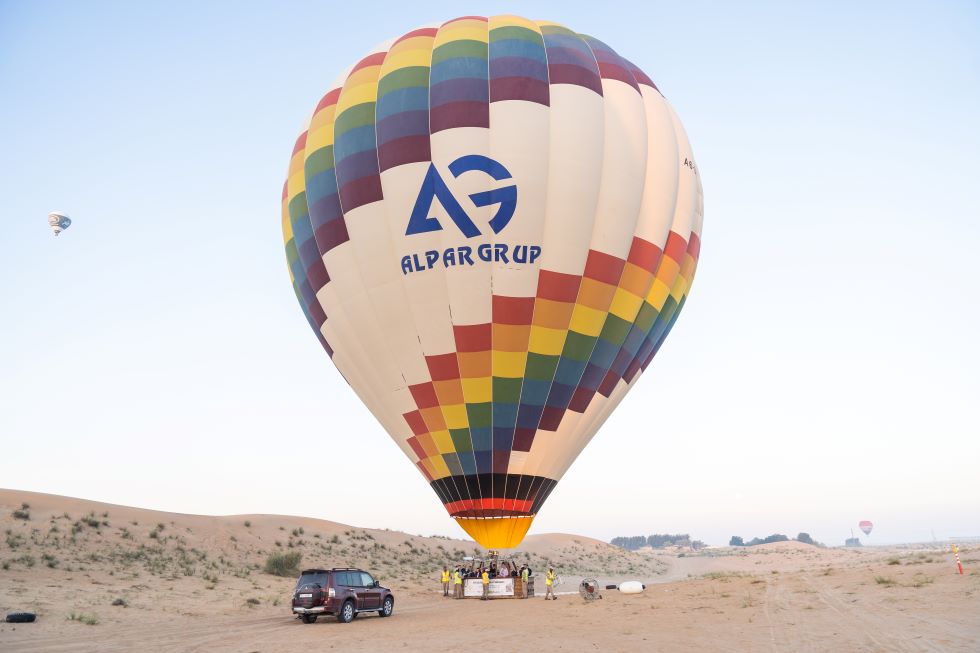 Hot Air Balloon Ride Gift Box: Give the Gift of Flying in the UAE