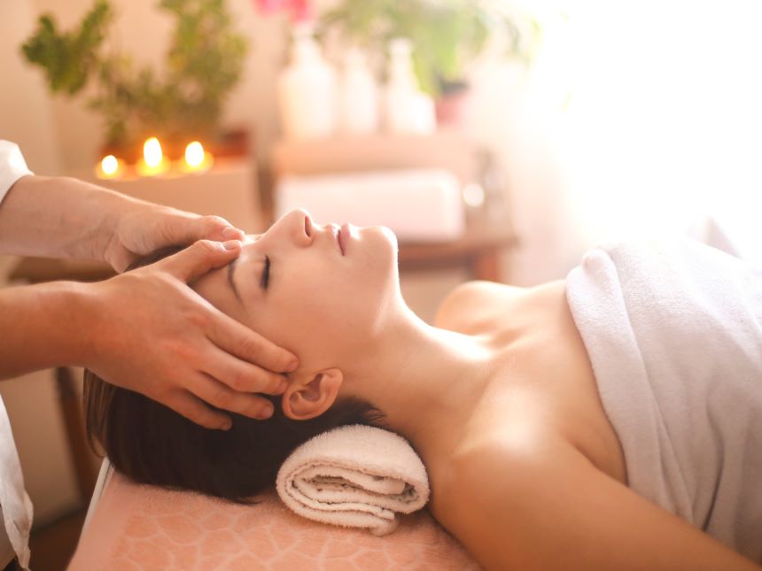 One Hour Full Body Massage at Spa Cenvaree for One Person