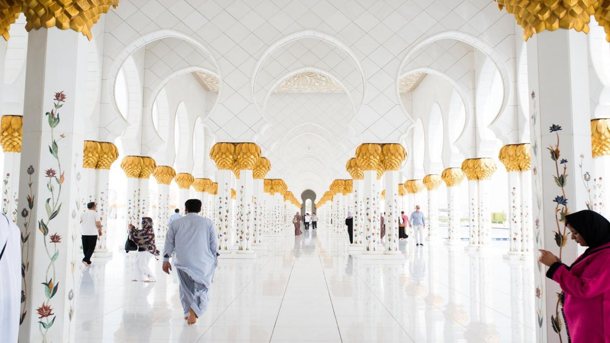 Abu Dhabi Tour with Grand Mosque & Warner Bros World Ticket