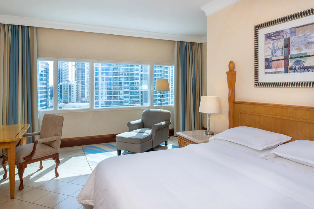 One Night Stay with Breakfast & Dinner for Two in Dubai Marina/JBR