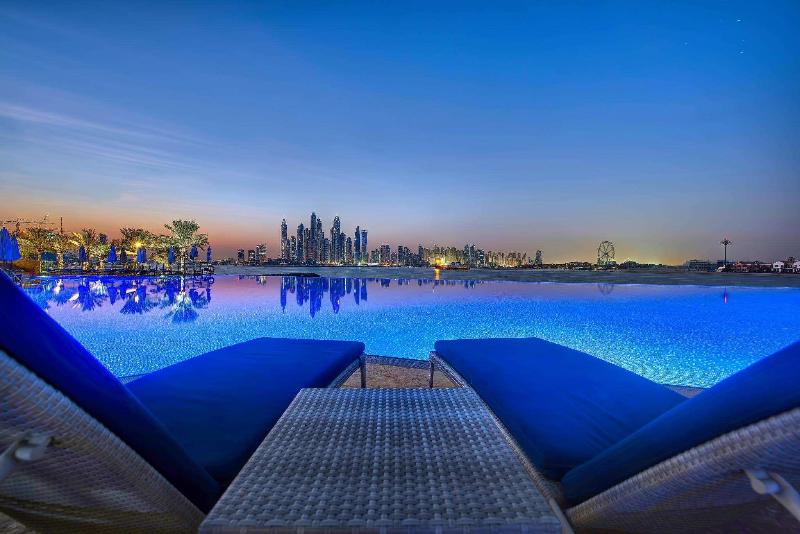 Overnight Stay in Palm Jumeirah with Breakfast at The View for Two